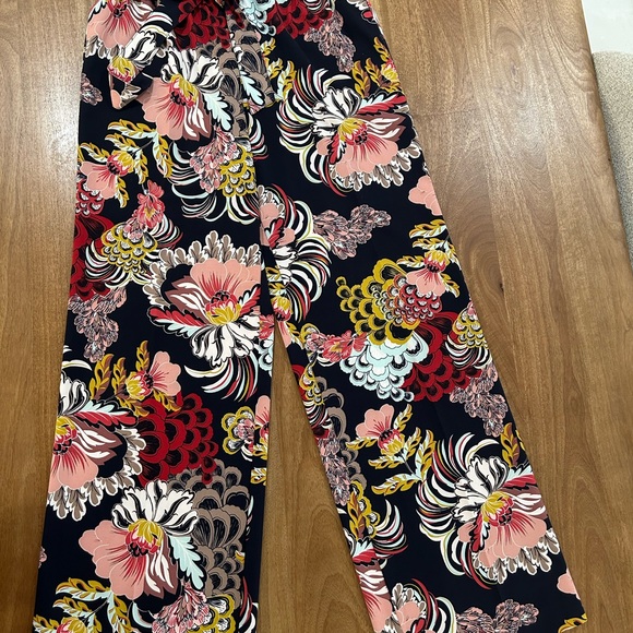 Floral Wide-Leg Pants - Picture 2 of 9